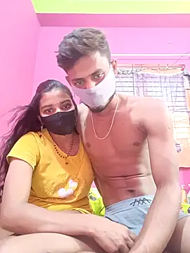 Snapshot of Hot-Couple4 chatting on 04-18-26, 10:19 Hot-Couple4 online show from 04-18-26, 10:19