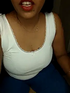 Snapshot of Tamilmoon006 chatting on 07-01-26, 02:51 Tamilmoon006 online show from 07-01-26, 02:51