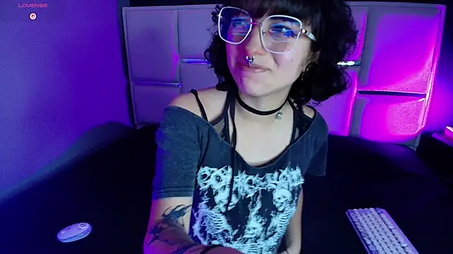 Snapshot of BadEmyXO chatting on 06-05-26, 04:30 BadEmyXO online show from 06-05-26, 04:30
