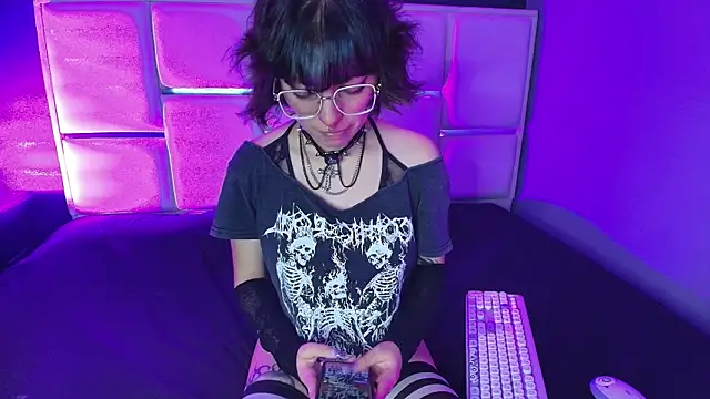 Snapshot of BadEmyXO chatting on 07-11-26, 04:15 BadEmyXO online show from 07-11-26, 04:15