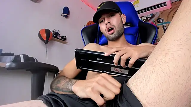 Snapshot of Ian_Valenti chatting on 04-15-26, 07:58 Ian Valenti online show from 04-15-26, 07:58