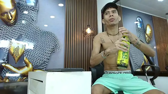 Snapshot of Skinny_cute_Alyer chatting on 04-18-26, 02:15 Skinny cute Alyer online show from 04-18-26, 02:15