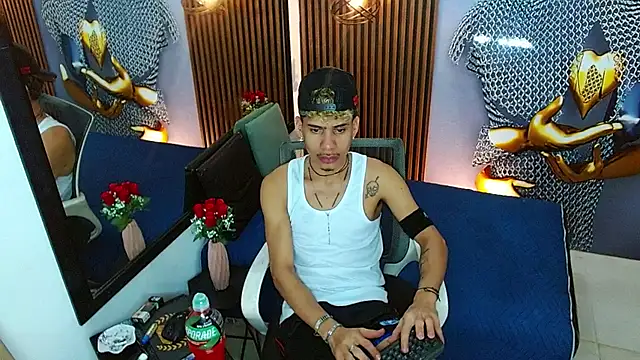 Snapshot of Skinny_cute_Alyer chatting on 05-26-26, 02:18 Skinny cute Alyer online show from 05-26-26, 02:18
