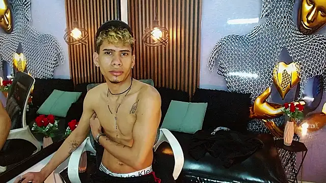 Snapshot of Skinny_cute_Alyer chatting on 06-17-26, 01:52 Skinny cute Alyer online show from 06-17-26, 01:52
