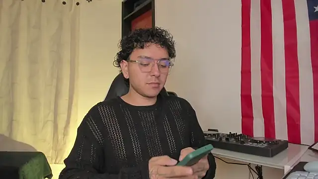 Snapshot of alexmontesco chatting on 04-29-26, 11:22 alexmontesco online show from 04-29-26, 11:22