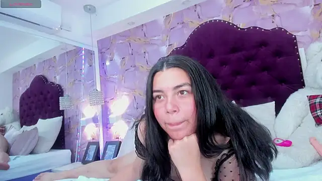 Snapshot of luna_bloomm_ chatting on 06-20-26, 06:27 luna bloomm online show from 06-20-26, 06:27