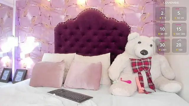 Snapshot of luna_bloomm_ chatting on 06-23-26, 04:10 luna bloomm online show from 06-23-26, 04:10