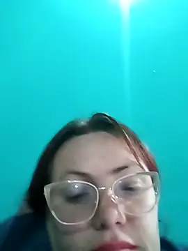 Snapshot of carolinhe26 chatting on 04-16-26, 12:39 carolinhe26 online show from 04-16-26, 12:39
