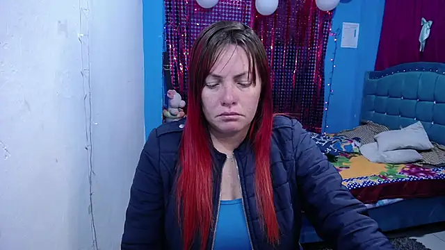 Snapshot of carolinhe26 chatting on 04-19-26, 11:53 carolinhe26 online show from 04-19-26, 11:53