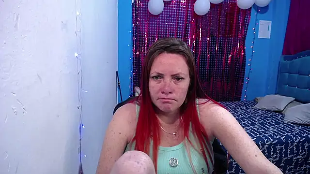 Snapshot of carolinhe26 chatting on 04-26-26, 02:15 carolinhe26 online show from 04-26-26, 02:15