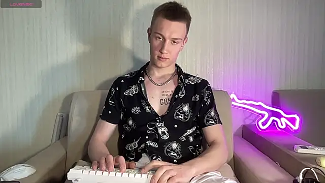 Travis Gracile online show from 06-11-26, 09:07