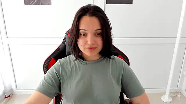 Caroline cutte online show from 05-19-26, 06:53