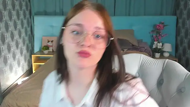Emilly Hiil online show from 05-18-26, 12:51