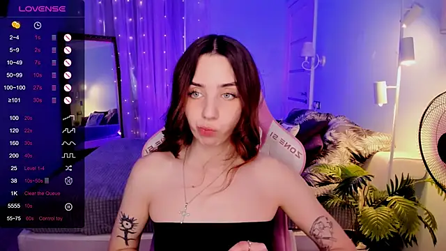 Snapshot of CharliGrace_ chatting on 06-04-26, 08:09 CharliGrace online show from 06-04-26, 08:09