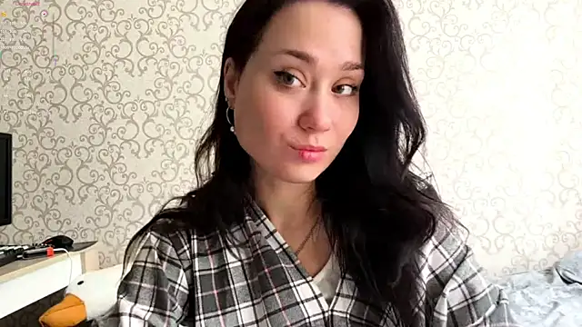 Snapshot of DinahZapalac chatting on 04-14-26, 06:19 DinahZapalac online show from 04-14-26, 06:19