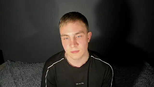 Snapshot of avrions chatting on 04-14-26, 02:01 avrions online show from 04-14-26, 02:01