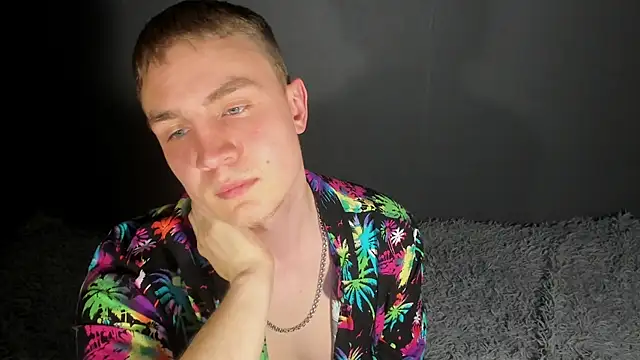 Snapshot of avrions chatting on 04-15-26, 11:28 avrions online show from 04-15-26, 11:28