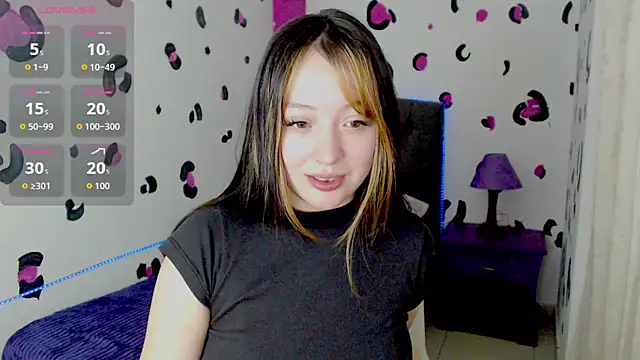 Snapshot of vero_doll12 chatting on 05-27-26, 02:25 vero doll12 online show from 05-27-26, 02:25