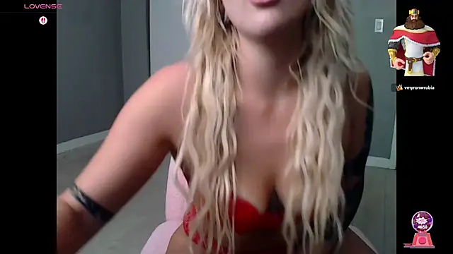 Snapshot of BettyBadNews chatting on 06-12-26, 04:39 BettyBadNews online show from 06-12-26, 04:39