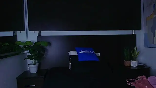 Snapshot of Scarlet__noir chatting on 04-16-26, 12:39 Scarlet noir online show from 04-16-26, 12:39