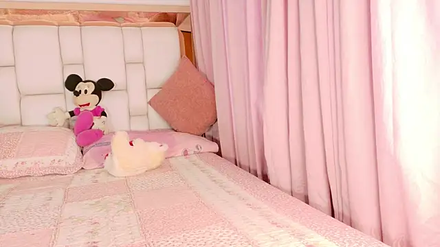 Snapshot of AmbarRossi chatting on 06-08-26, 11:43 AmbarRossi online show from 06-08-26, 11:43