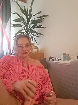 Snapshot of Blond_lady_czech chatting on 04-17-26, 05:16 Blond lady czech online show from 04-17-26, 05:16