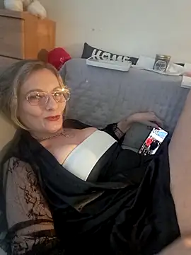 Snapshot of Blond_lady_czech chatting on 04-20-26, 04:21 Blond lady czech online show from 04-20-26, 04:21