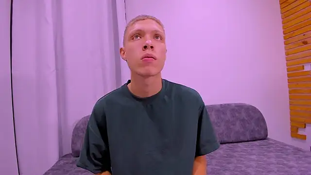 Snapshot of greiberland chatting on 04-15-26, 10:10 greiberland online show from 04-15-26, 10:10