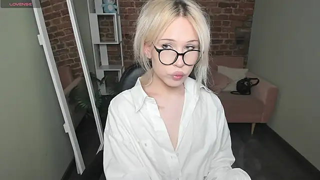 Snapshot of kristydollx chatting on 04-21-26, 10:34 kristydollx online show from 04-21-26, 10:34