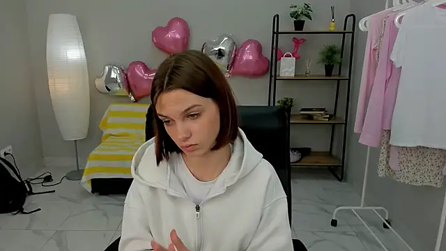 Snapshot of Rita_Menos chatting on 04-13-26, 01:38 Rita Menos online show from 04-13-26, 01:38