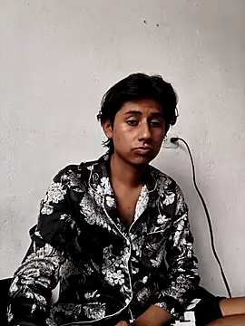 Snapshot of Ericahot3 chatting on 04-15-26, 06:37 Ericahot3 online show from 04-15-26, 06:37