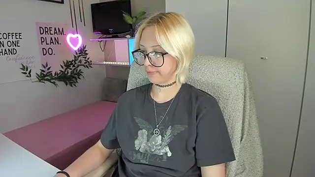 Snapshot of Neko_Sora chatting on 05-18-26, 10:59 Neko Sora online show from 05-18-26, 10:59