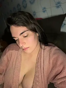 Snapshot of alicemeb chatting on 05-15-26, 04:19 alicemeb online show from 05-15-26, 04:19