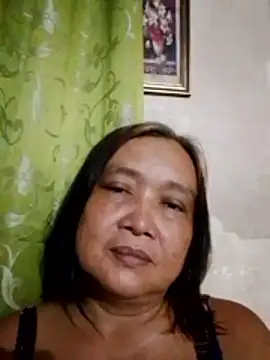 Snapshot of jeanyummytits chatting on 06-01-26, 09:33 jeanyummytits online show from 06-01-26, 09:33