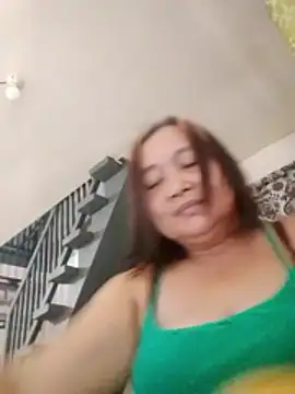 Snapshot of jeanyummytits chatting on 06-12-26, 11:25 jeanyummytits online show from 06-12-26, 11:25