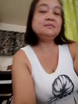 Snapshot of jeanyummytits chatting on 06-19-26, 12:04 jeanyummytits online show from 06-19-26, 12:04