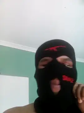 Snapshot of Heizelb chatting on 04-14-26, 08:42 Heizelb online show from 04-14-26, 08:42