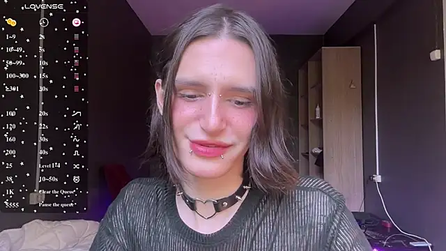 Snapshot of Niky_Long chatting on 06-19-26, 12:31 Niky Long online show from 06-19-26, 12:31