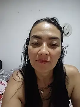 Snapshot of LuluDream chatting on 06-25-26, 05:34 LuluDream online show from 06-25-26, 05:34