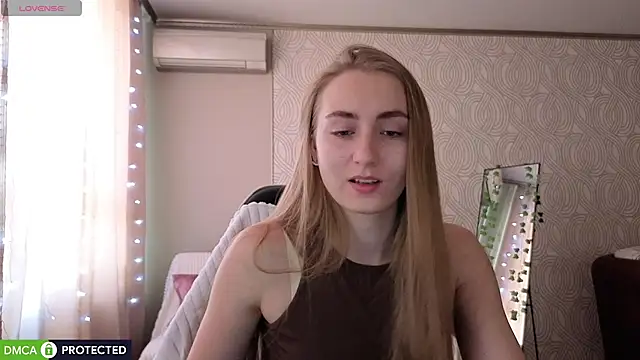 Snapshot of Your_Emily25 chatting on 07-10-26, 01:10 Your Emily25 online show from 07-10-26, 01:10
