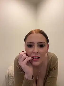 Snapshot of MiraVoss18 chatting on 04-15-26, 07:58 MiraVoss18 online show from 04-15-26, 07:58