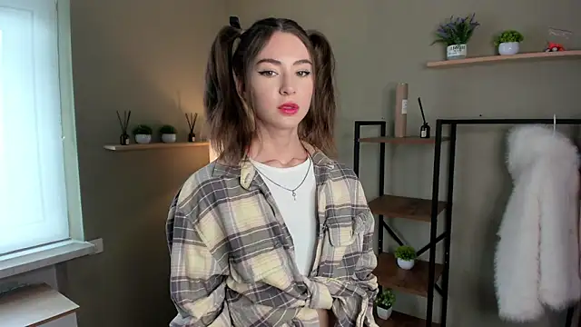 Peaches Peaches online show from 04-17-26, 09:45