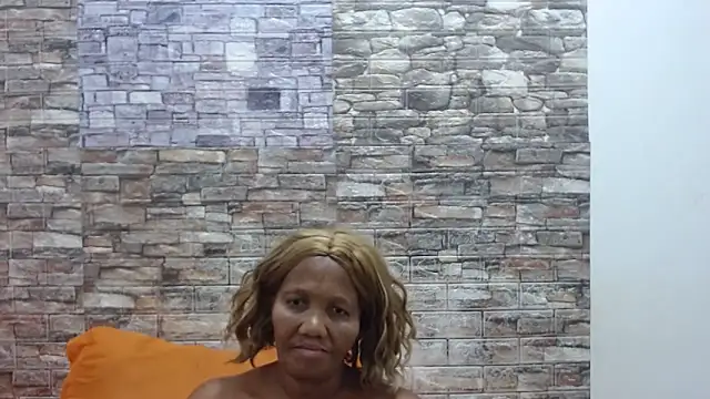 Snapshot of BossyBustyQueen chatting on 05-10-26, 06:57 BossyBustyQueen online show from 05-10-26, 06:57