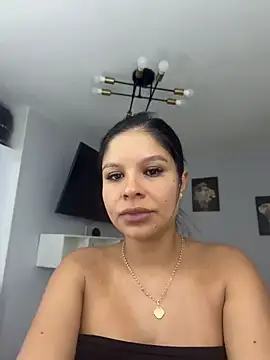 Elara Luxe online show from 06-25-26, 09:52