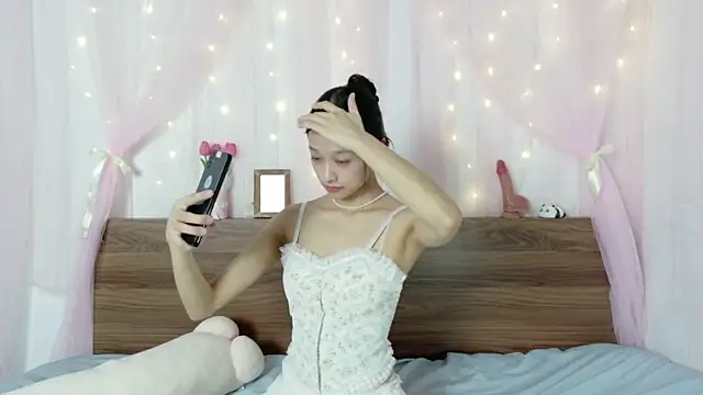 Snapshot of shy_pink_doll chatting on 07-21-26, 03:36 shy pink doll online show from 07-21-26, 03:36