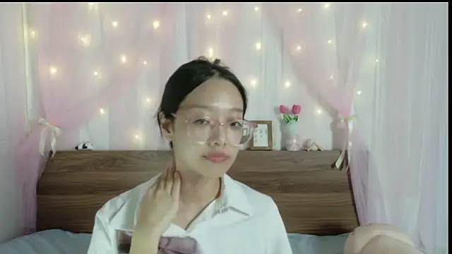 Snapshot of shy_pink_doll chatting on 07-29-26, 03:43 shy pink doll online show from 07-29-26, 03:43