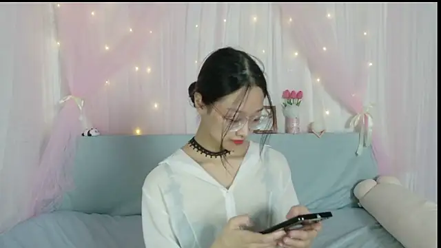 Snapshot of shy_pink_doll chatting on 07-31-26, 03:44 shy pink doll online show from 07-31-26, 03:44