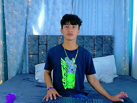 Snapshot of IhanKing chatting on 05-30-26, 07:33 IhanKing online show from 05-30-26, 07:33