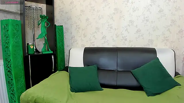 Snapshot of FemCupid chatting on 06-17-26, 04:48 FemCupid online show from 06-17-26, 04:48