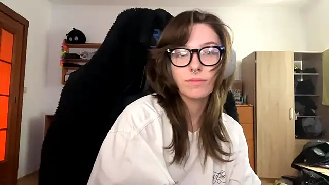 PillowPeachX online show from 04-17-26, 02:20